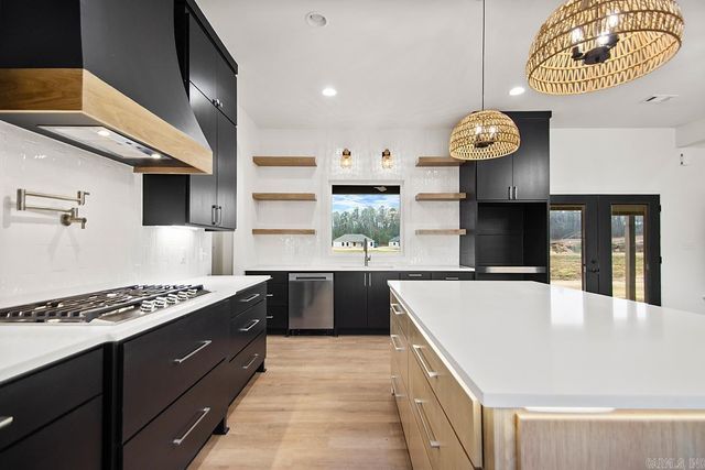 1033 Duke Drive, Bauxite, AR 72011