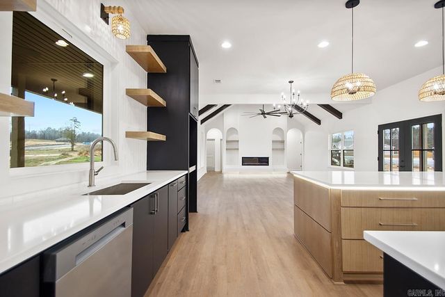 1033 Duke Drive, Bauxite, AR 72011