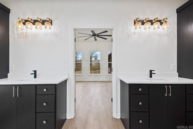 1033 Duke Drive, Bauxite, AR 72011