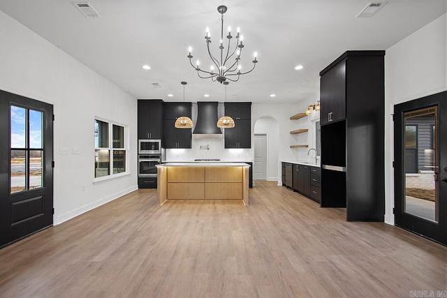 1033 Duke Drive, Bauxite, AR 72011