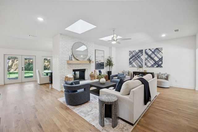 4331 Laren Lane, Dallas, TX 75244