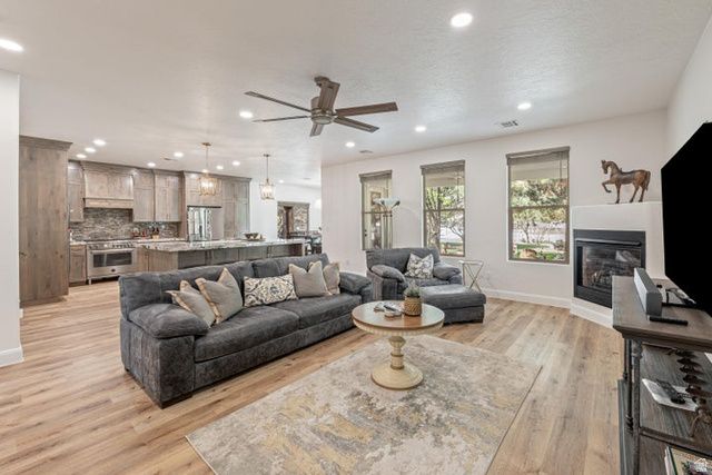 8375 N DIAMOND VALLEY DR, St. George, UT 84770