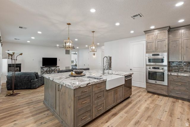 8375 N DIAMOND VALLEY DR, St. George, UT 84770