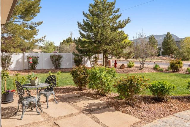 8375 N DIAMOND VALLEY DR, St. George, UT 84770