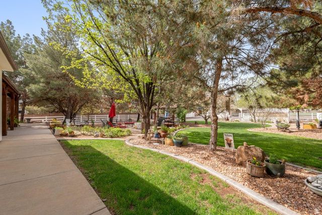 8375 N DIAMOND VALLEY DR, St. George, UT 84770