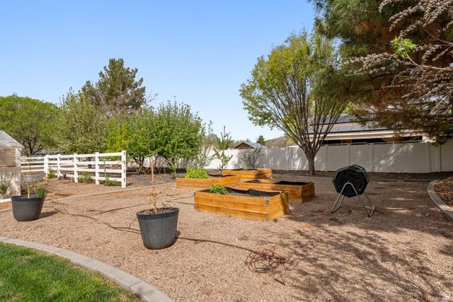 8375 N DIAMOND VALLEY DR, St. George, UT 84770