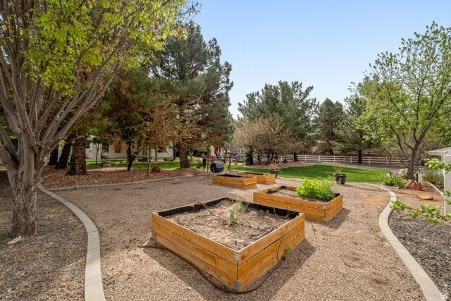 8375 N DIAMOND VALLEY DR, St. George, UT 84770
