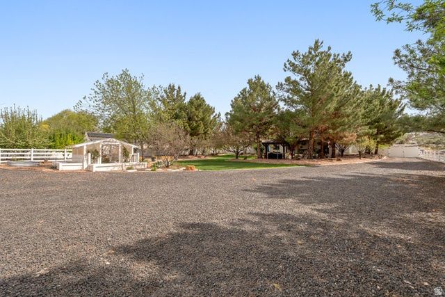 8375 N DIAMOND VALLEY DR, St. George, UT 84770