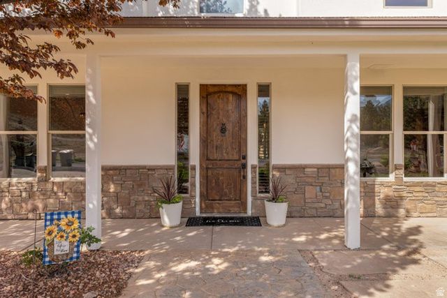 8375 N DIAMOND VALLEY DR, St. George, UT 84770