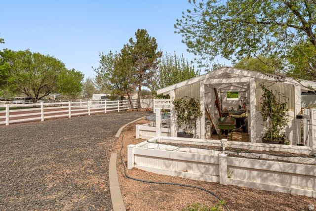 8375 N DIAMOND VALLEY DR, St. George, UT 84770