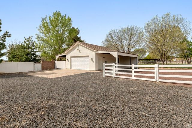 8375 N DIAMOND VALLEY DR, St. George, UT 84770