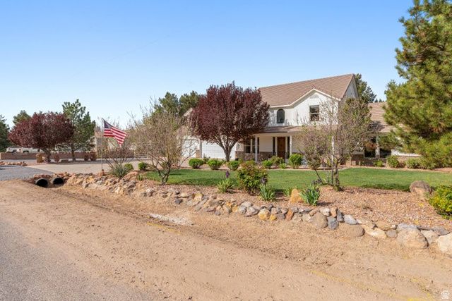 8375 N DIAMOND VALLEY DR, St. George, UT 84770