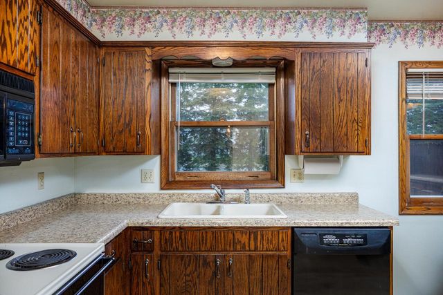 7716 105th AVENUE, Pleasant Prairie, WI 53158