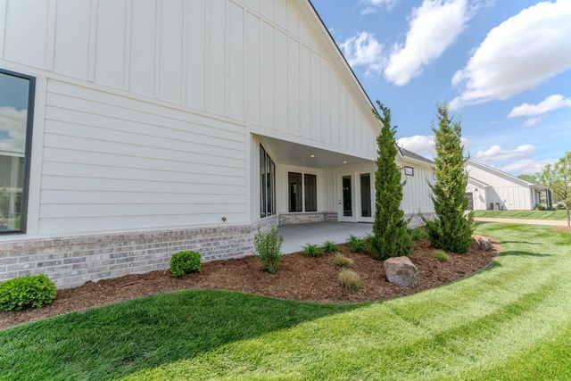 2718 W Shearwater, Wichita, KS 67204