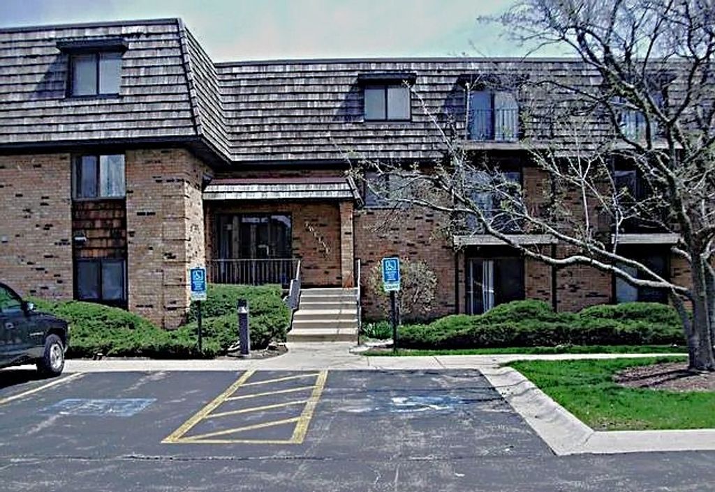 12 Oak Creek Drive 2212, Buffalo Grove, IL 60089