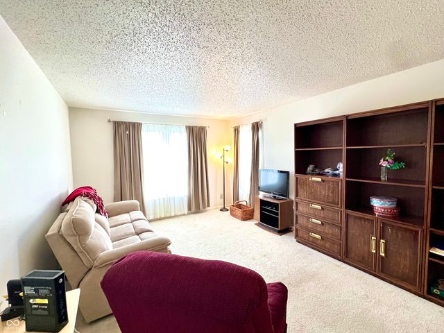949 Runnymede Drive, Greenfield, IN 46140