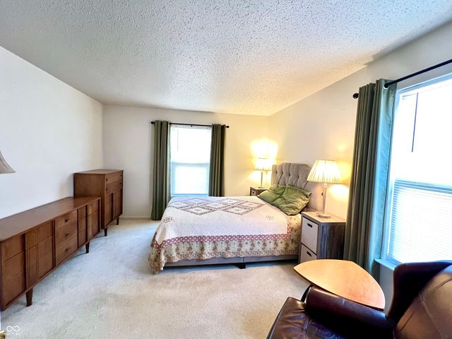 949 Runnymede Drive, Greenfield, IN 46140