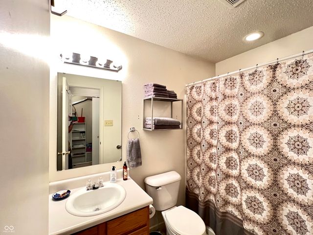 949 Runnymede Drive, Greenfield, IN 46140