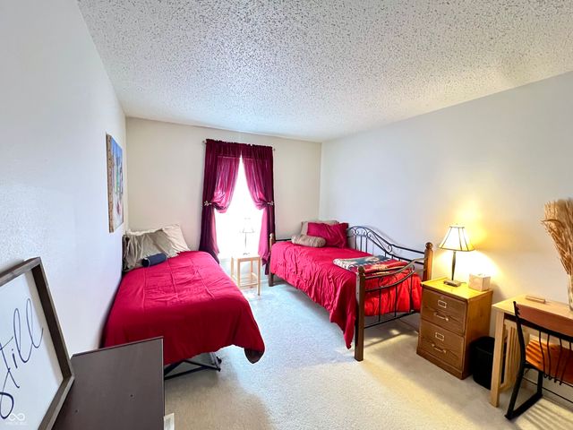949 Runnymede Drive, Greenfield, IN 46140