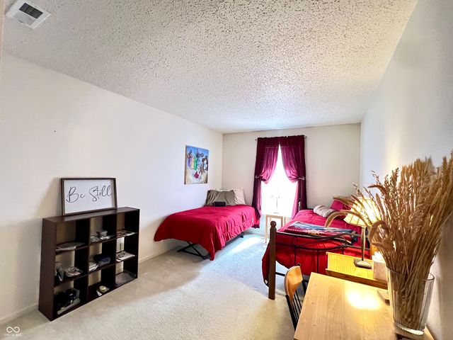 949 Runnymede Drive, Greenfield, IN 46140