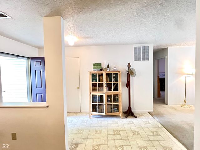 949 Runnymede Drive, Greenfield, IN 46140