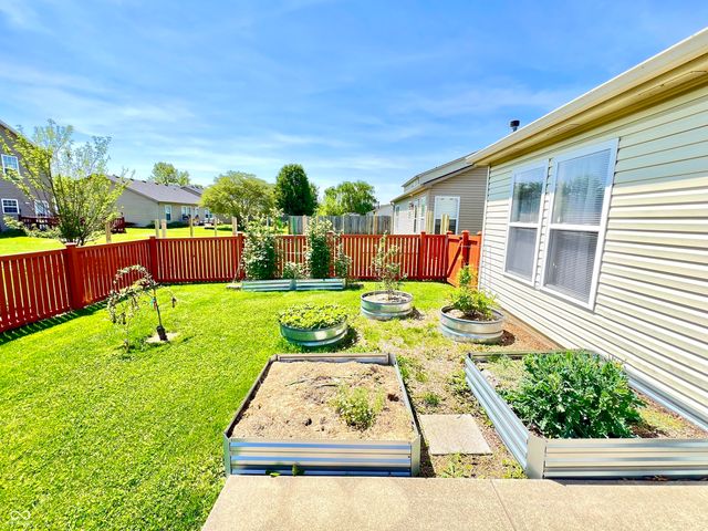 949 Runnymede Drive, Greenfield, IN 46140