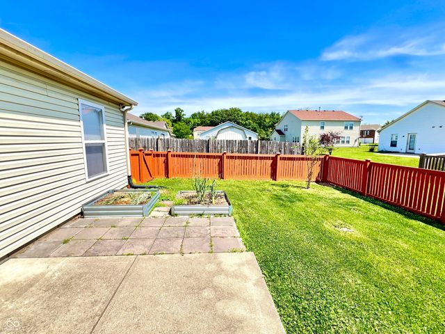 949 Runnymede Drive, Greenfield, IN 46140