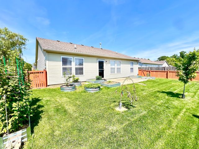 949 Runnymede Drive, Greenfield, IN 46140