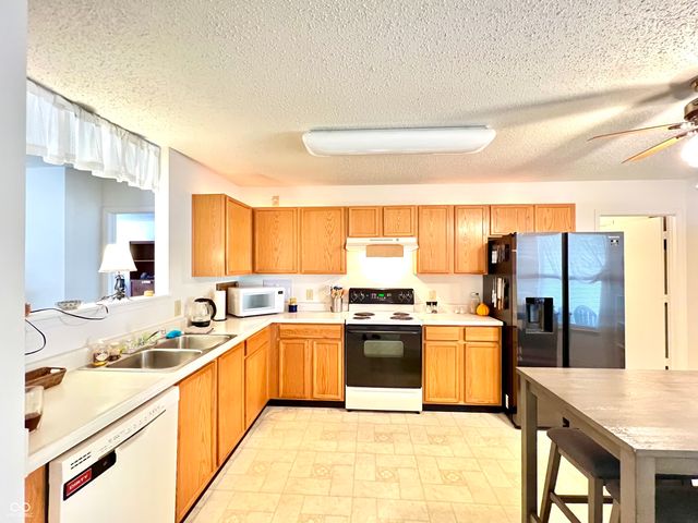 949 Runnymede Drive, Greenfield, IN 46140