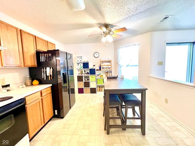 949 Runnymede Drive, Greenfield, IN 46140