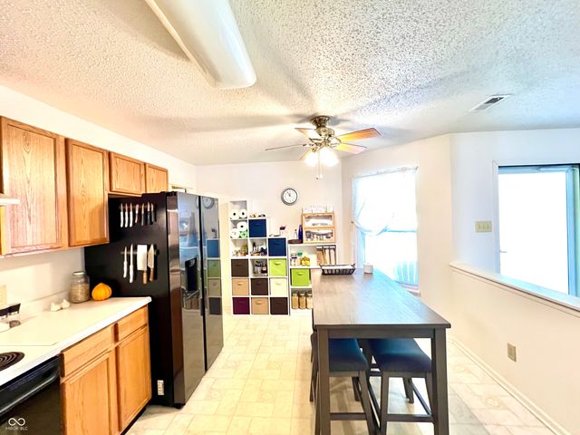949 Runnymede Drive, Greenfield, IN 46140