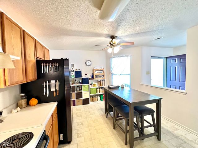 949 Runnymede Drive, Greenfield, IN 46140