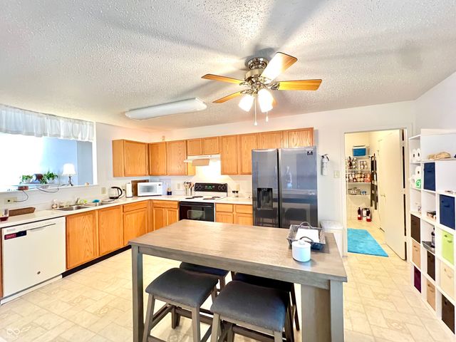 949 Runnymede Drive, Greenfield, IN 46140