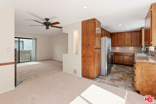 11643 Chandler Boulevard 111, Valley Village, CA 91601