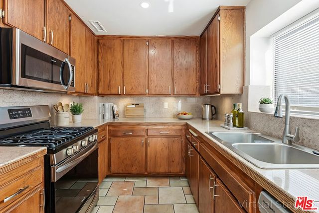 11643 Chandler Boulevard 111, Valley Village, CA 91601