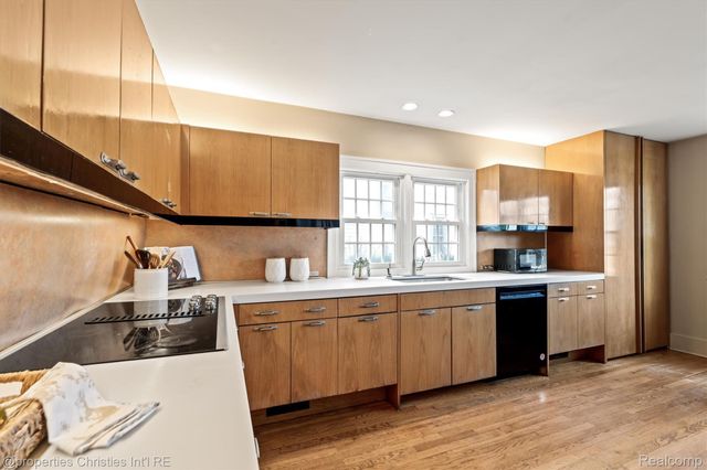 941 Forest Avenue, Birmingham, MI 48009