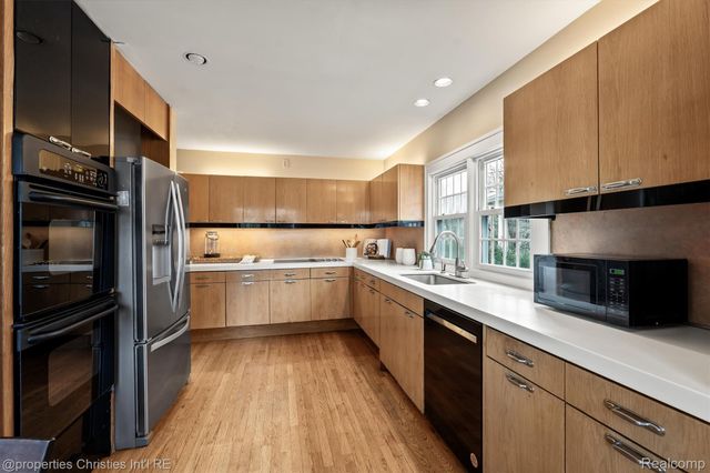 941 Forest Avenue, Birmingham, MI 48009