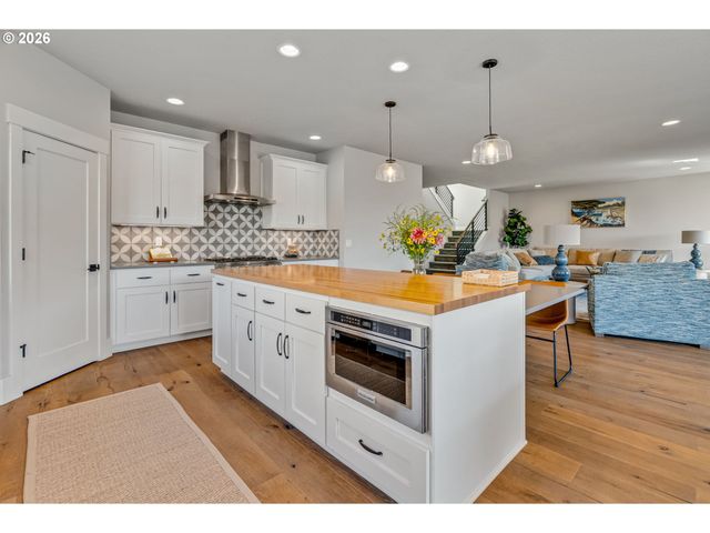 14998 Se NORTHERN HEIGHTS Dr, Happy Valley, OR 97086