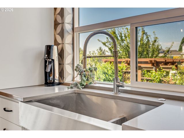 14998 Se NORTHERN HEIGHTS Dr, Happy Valley, OR 97086