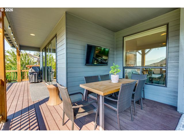 14998 Se NORTHERN HEIGHTS Dr, Happy Valley, OR 97086