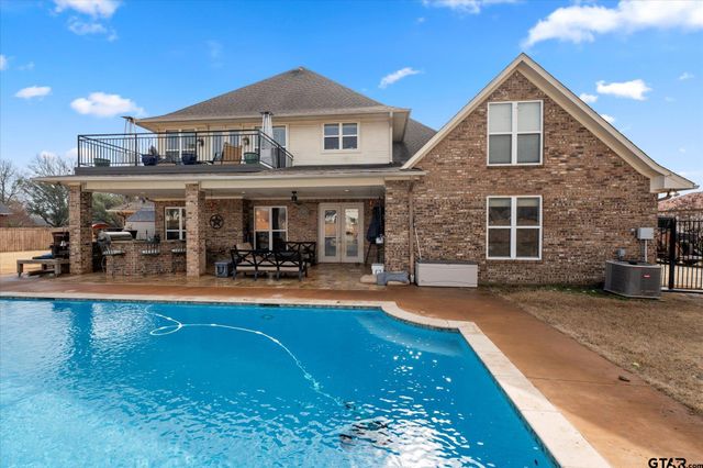 200 Country Club, Mount Pleasant, TX 75455
