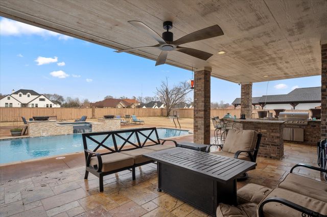 200 Country Club, Mount Pleasant, TX 75455