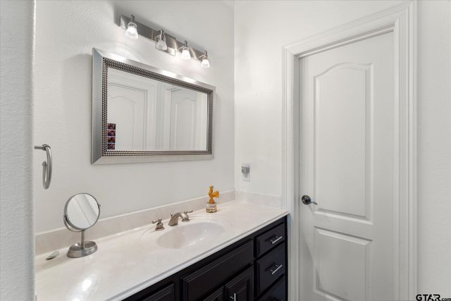 200 Country Club, Mount Pleasant, TX 75455