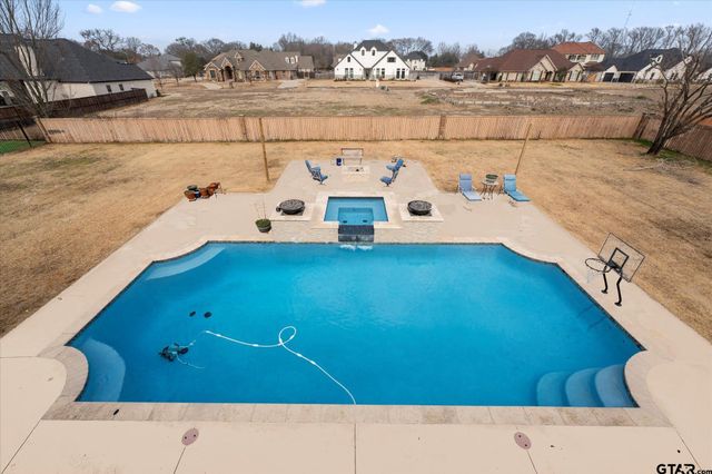 200 Country Club, Mount Pleasant, TX 75455