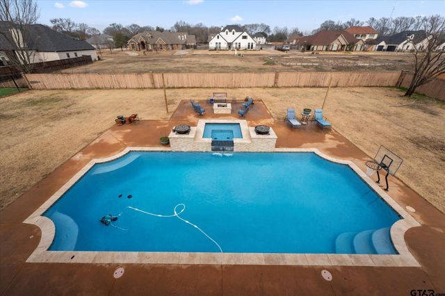 200 Country Club, Mount Pleasant, TX 75455