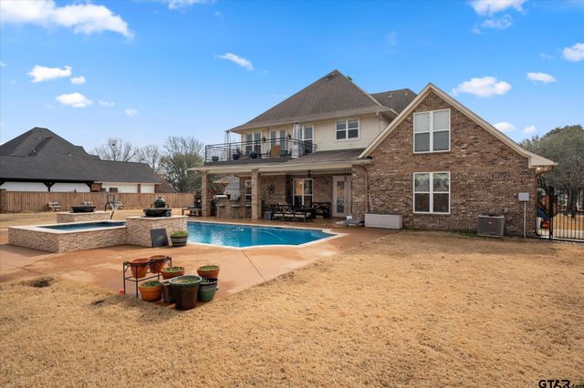 200 Country Club, Mount Pleasant, TX 75455