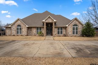 200 Country Club, Mount Pleasant, TX 75455