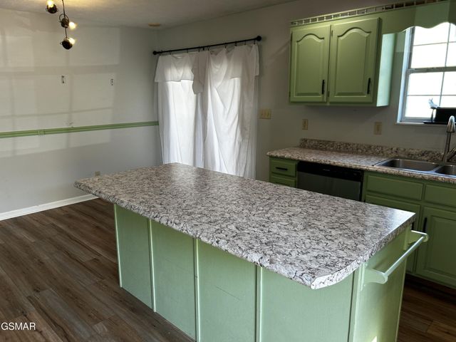 151 W Meeting Street, Dandridge, TN 37725