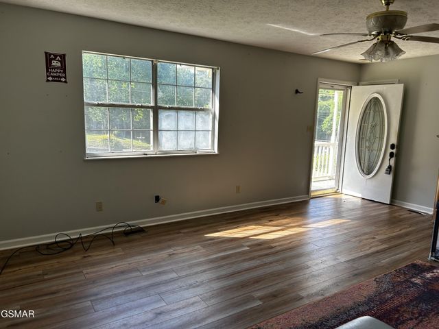 151 W Meeting Street, Dandridge, TN 37725