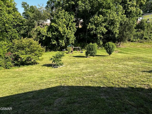 151 W Meeting Street, Dandridge, TN 37725